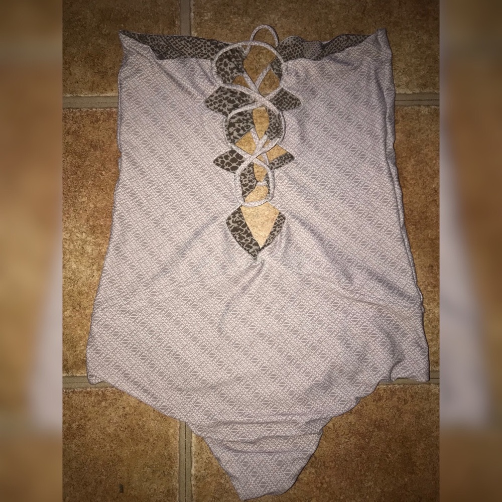 Acacia bronx one piece in Batik - Picture 2 of 5